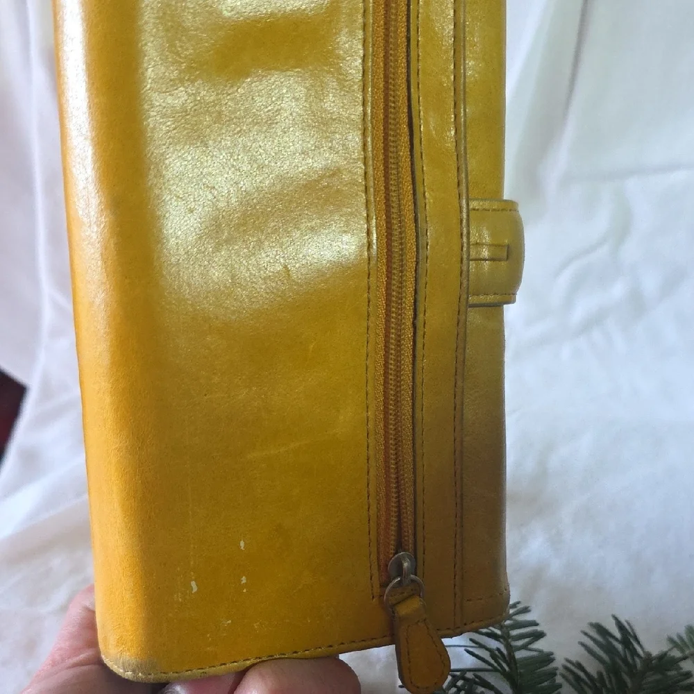 Franklin Covey Yellow Leather Wallet - Picture 4 of 5